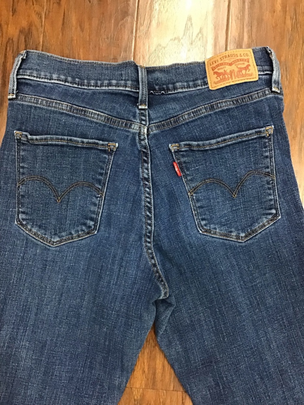 Levi's 315 Shaping Bootcut Jeans - Picture 4 of 5